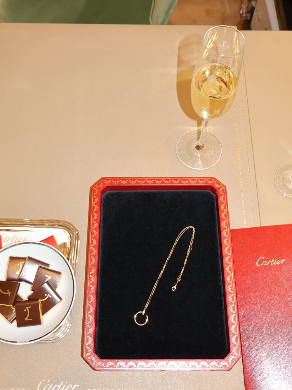 Cartier Gold Necklace with Black Velvet Tray, Red Box, and Certificate - Picture 3 of 11